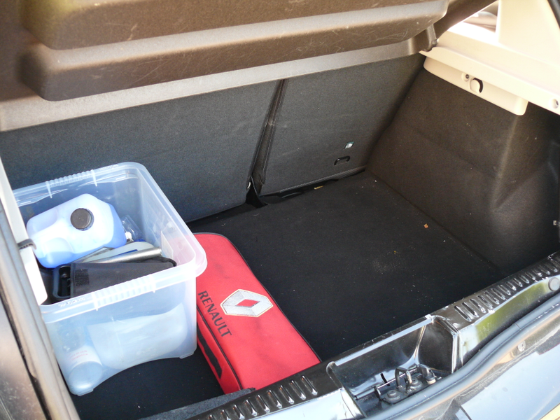 Note: Renault breakdown and first aid kit does not come as standard, was pilfered from owner’s last car.